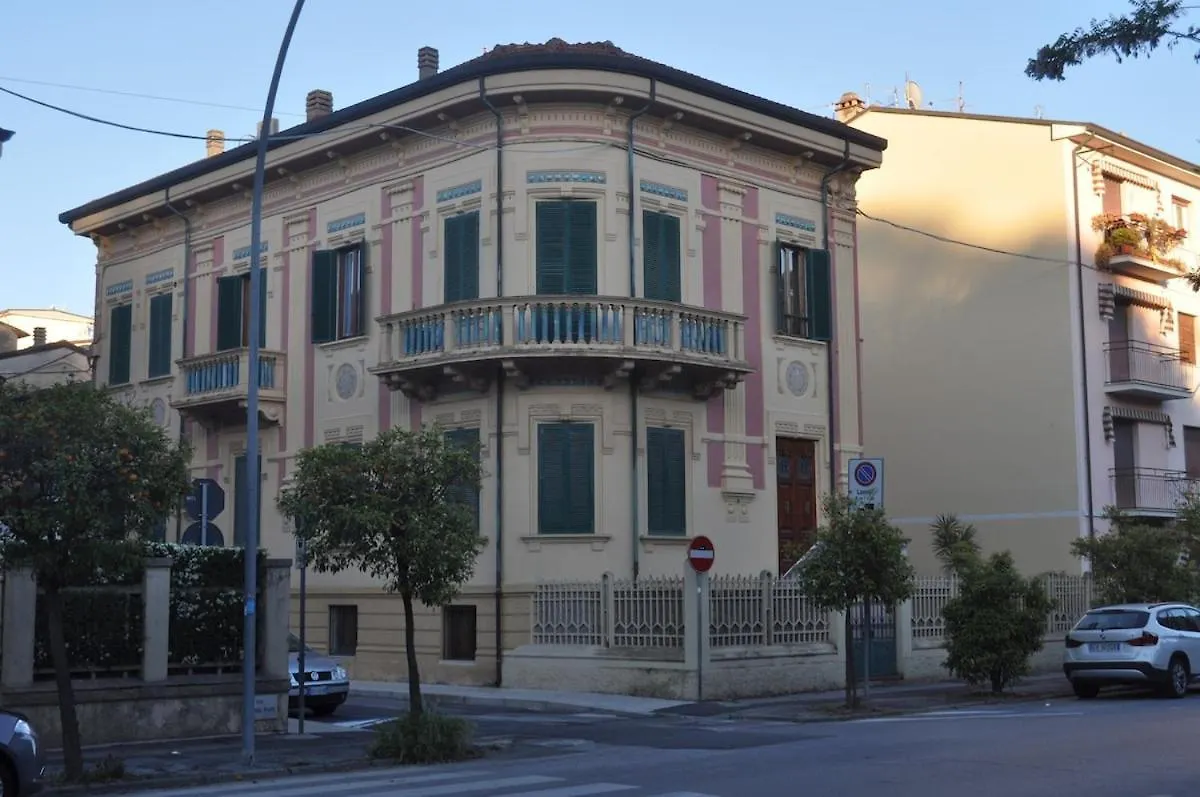 Apartment In Liberty Palace From The Early 1900S Viareggio